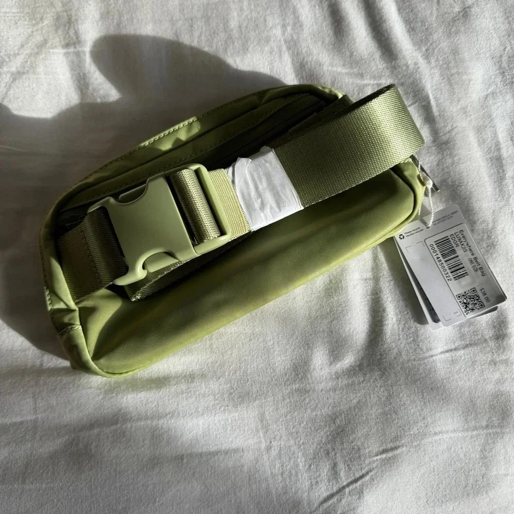 🆕💚 Lululemon Everywhere Belt Bag Edamame Green